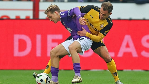 Osnabrücks Bastien Conus (l.) im Zweikampf mit Dresdens Jakob Lemmer © Imago Images 