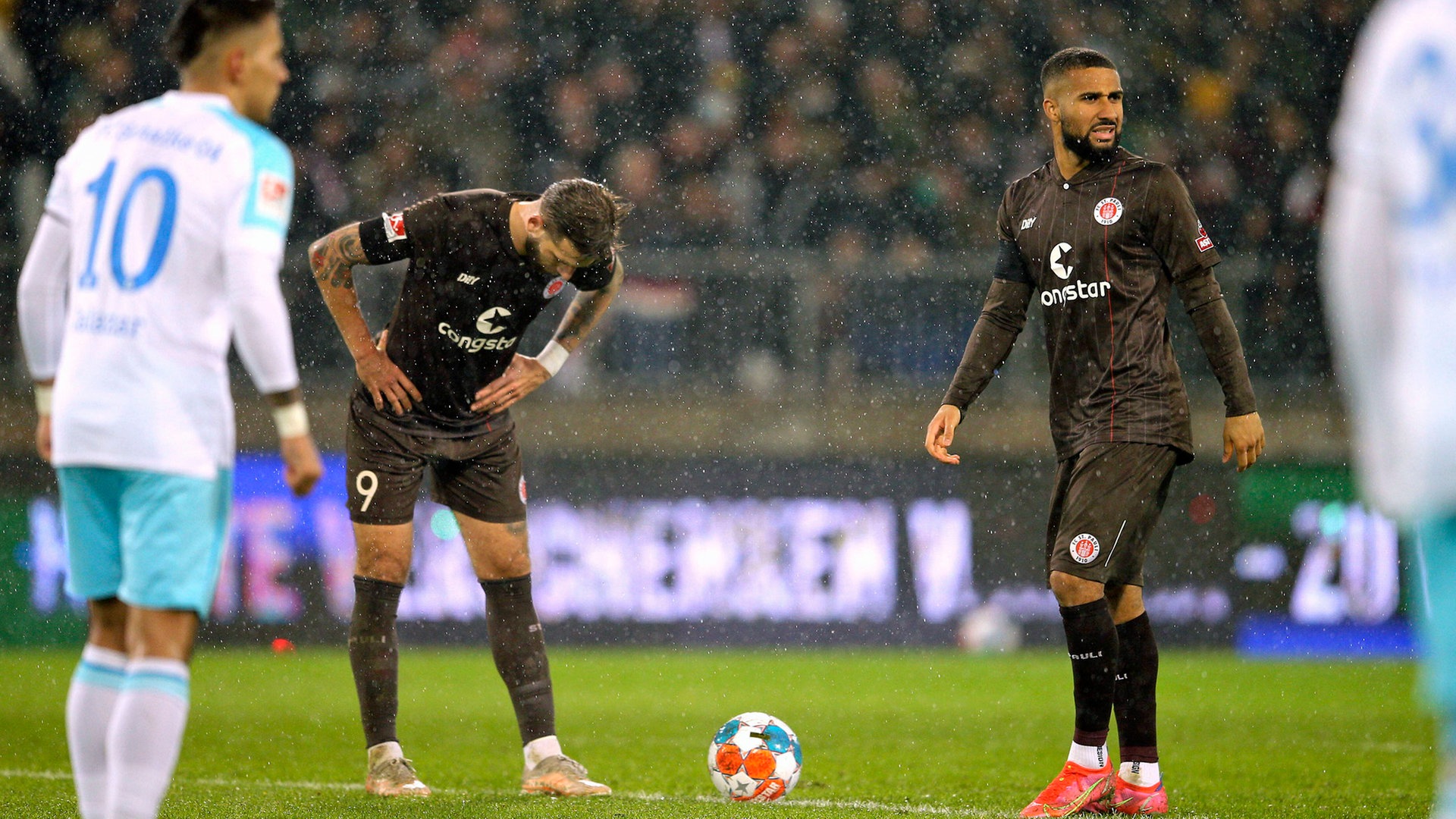 Trotz Corona-Ausbruch: FC St. Pauli will bei Schalke spielen