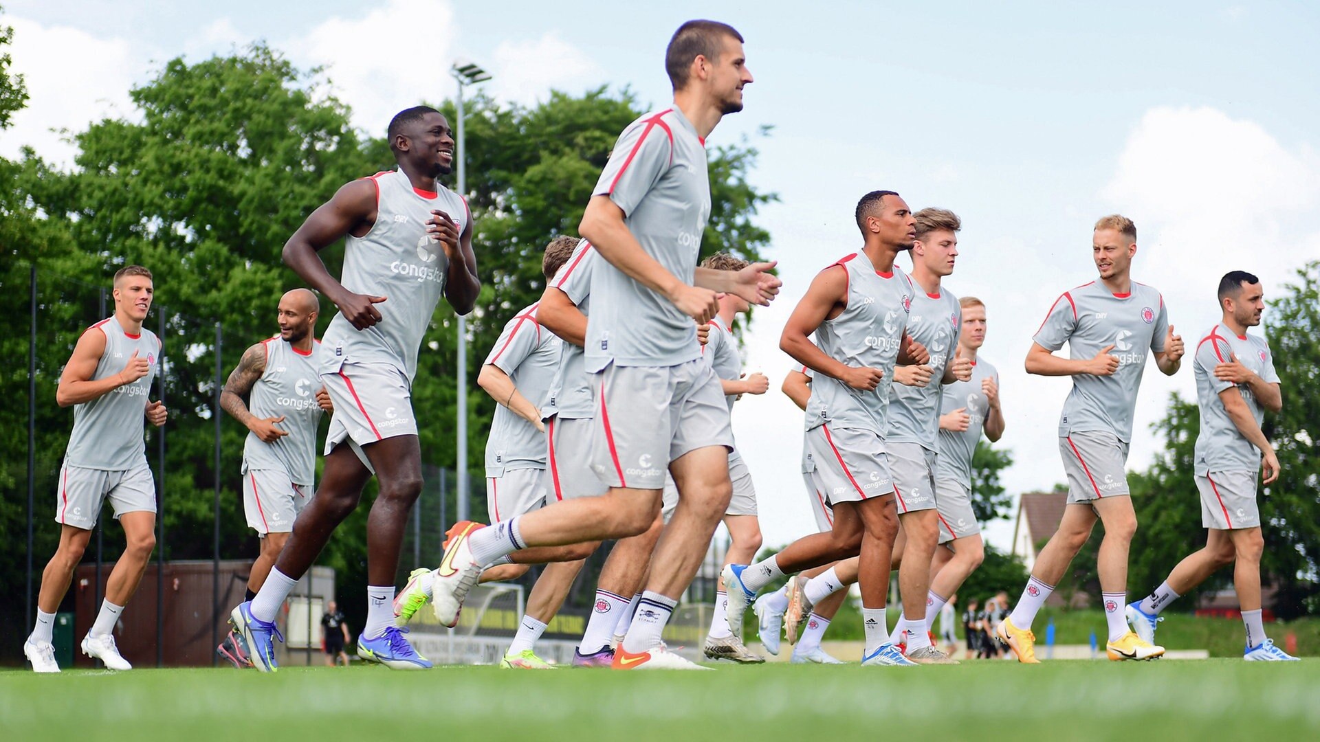 St. Pauli startet mit drei Neuen – Hängepartie um Kyereh und Burgstaller