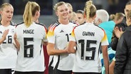 Alexandra Popp (2.v.r.) bei ihrem letzten Einsatz im Trikot der Fußball-Nationalmannschaft © IMAGO / Schüler 