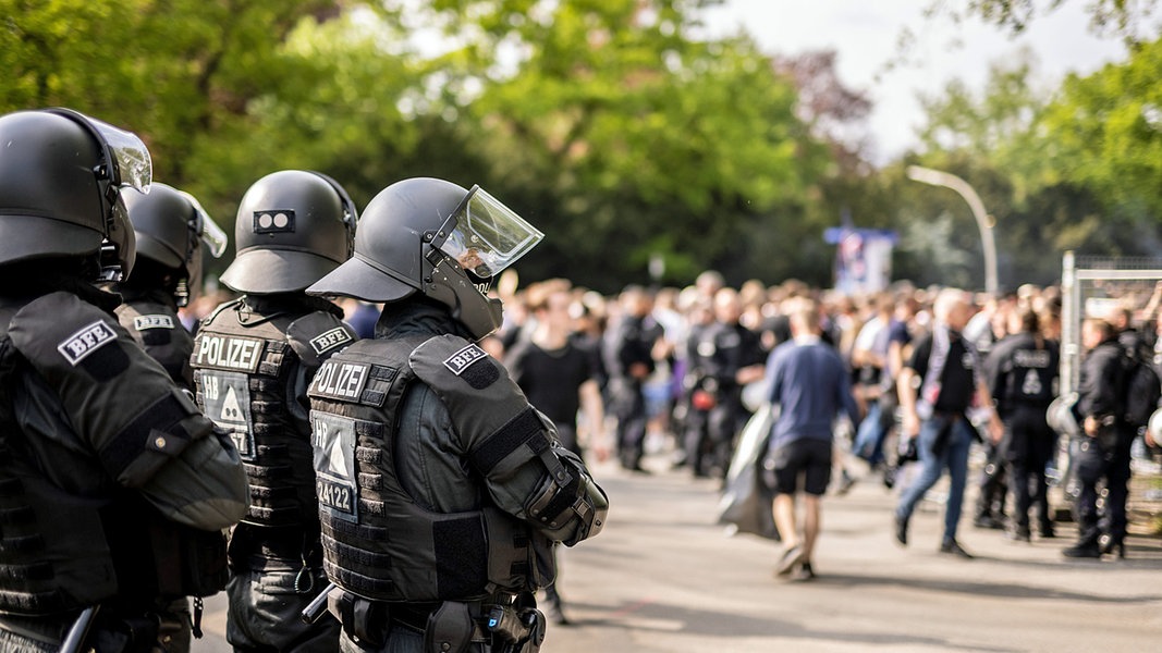 Polizeieinsätze bei Holstein Kiel: Wer soll künftig bezahlen?