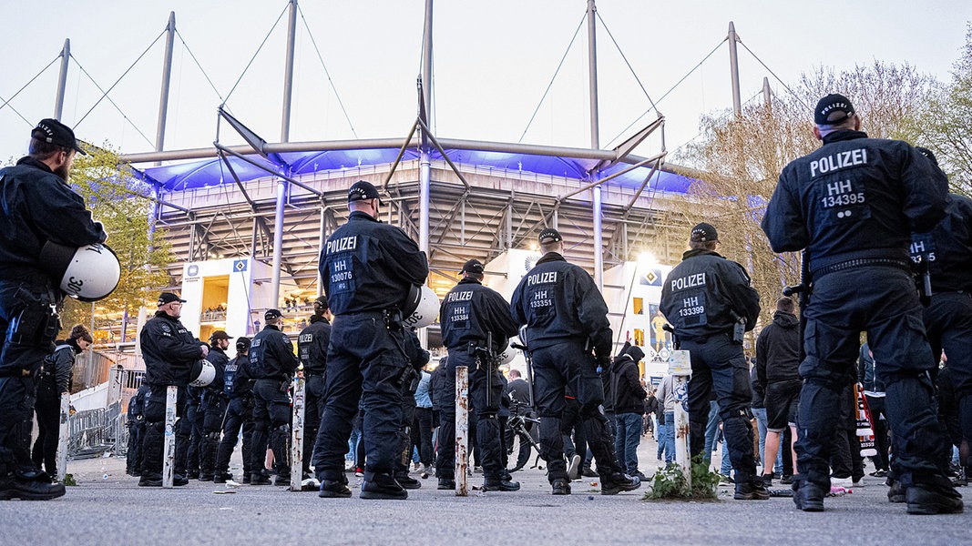 Hochrisikospiele im Fußball: Hamburg unterstützt Polizeikosten-Fonds