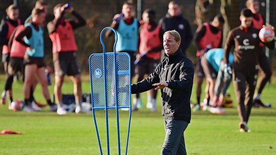 Trainer Timo Schultz beim Training des FC St. Pauli © Witters 