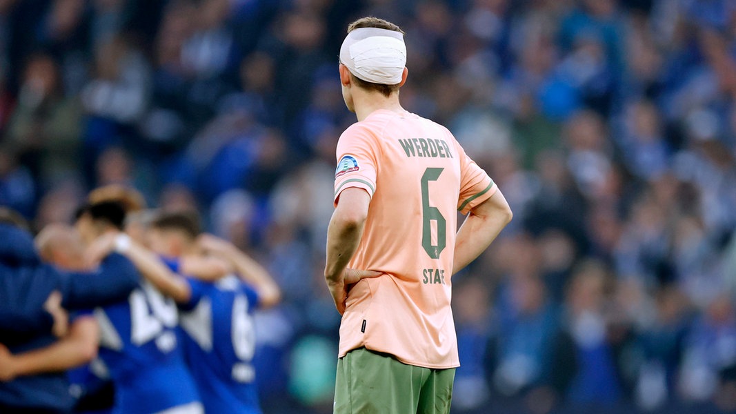 Werder Bremen’s Stay in Bundesliga at Risk After Losing to Schalke, Captain Friedl Warns of Final Sprint Against Top Teams.