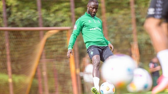 Bremens Naby Keita mit dem Ball am Fuß © picture alliance / dpa 