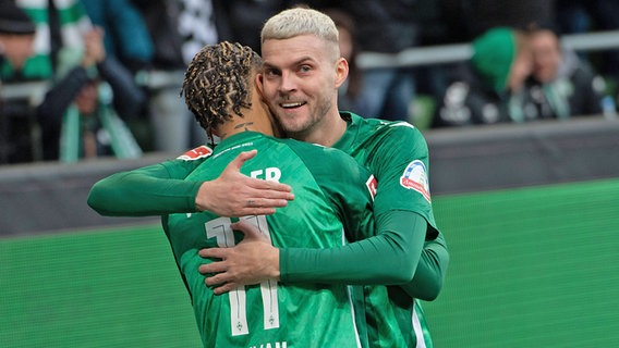 Jubel bei Justin Gideon Njinmah und Marvin Ducksch (v.l.) vom SV Werder Bremen © IMAGO / Sven Simon 