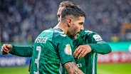 Anthony Jung (l.) von Werder Bremen bejubelt sein Tor im Pokalspiel gegen Darmstadt 98 © IMAGO / Nordphoto 