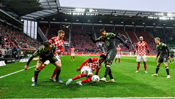Spielszene Mainz 05 gegen den VfL Wolfsburg © IMAGO / Jan Huebner 