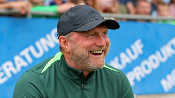 Wolfsburgs Trainer Ralph Hasenhüttl. © IMAGO / Jan Huebner 