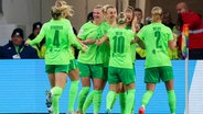 Spielszene VfL Wolfsburg gegen Bayern München. © IMAGO/regios24 