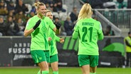 Jubel bei Alexandra Popp , Svenja Huth und Rebecka Blomqvist (v.l.) vom VfL Wolfsburg © picture alliance/dpa | Swen Pförtner 