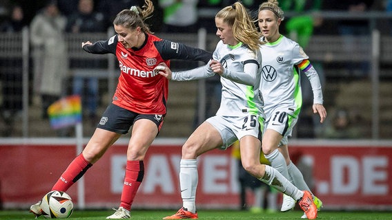 Die Wolfsburgerin Vivien Endemann (r.) in Aktion © IMAGO / Beautiful Sports 