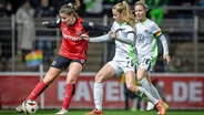 Die Wolfsburgerin Vivien Endemann (r.) in Aktion © IMAGO / Beautiful Sports 