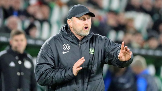 Wolfsburgs Trainer Ralph Hasenhüttl © Imago Images 