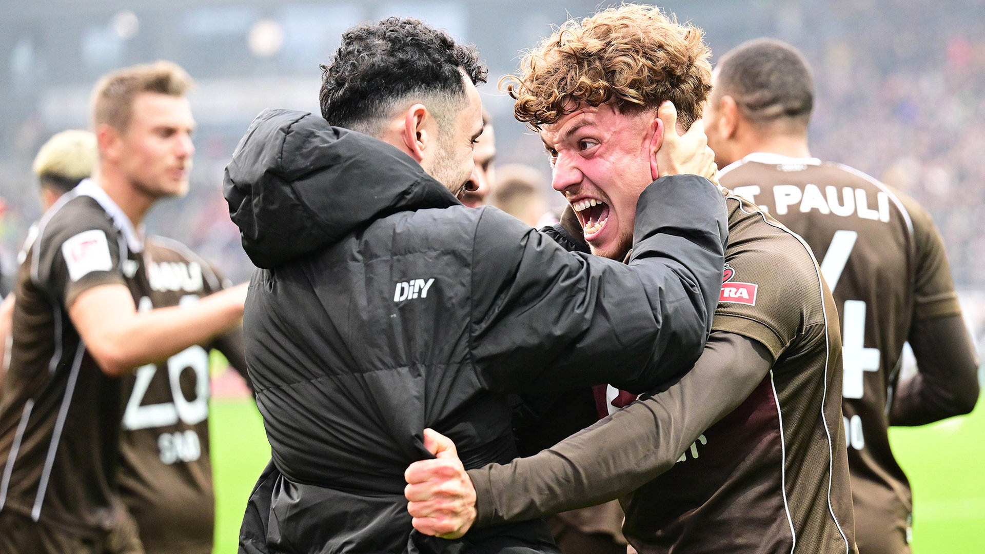 2:1 gegen den KSC – FC St. Pauli dreht ganz spät auf