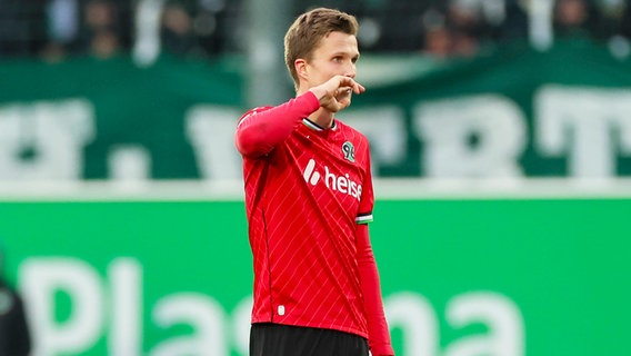 Hannovers Fabian Kunze ist enttäuscht. © IMAGO / DeFodi Images 