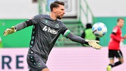 Hannover-Keeper Ron-Robert Zieler © IMAGO / Zink 