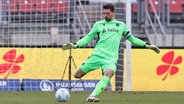 Hannover-Torhüter Ron-Robert Zieler © IMAGO / Zink 