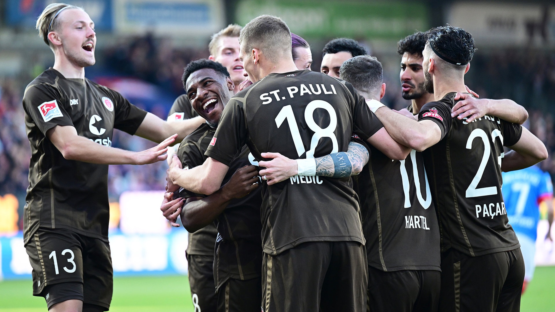 4:3 bei Holstein Kiel – St. Pauli wahrt seine kleine Aufstiegschance