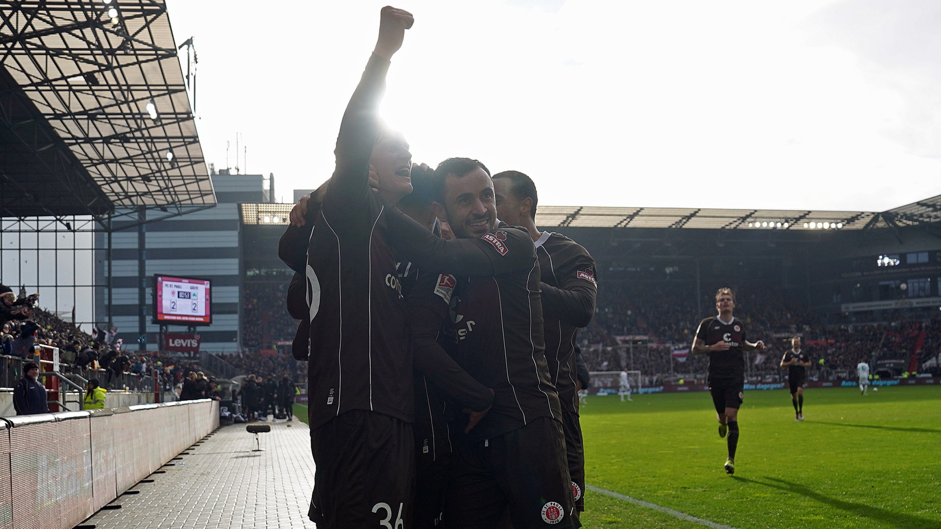 Doppelter Saad: St. Pauli schlägt Fürth und baut Tabellenführung aus