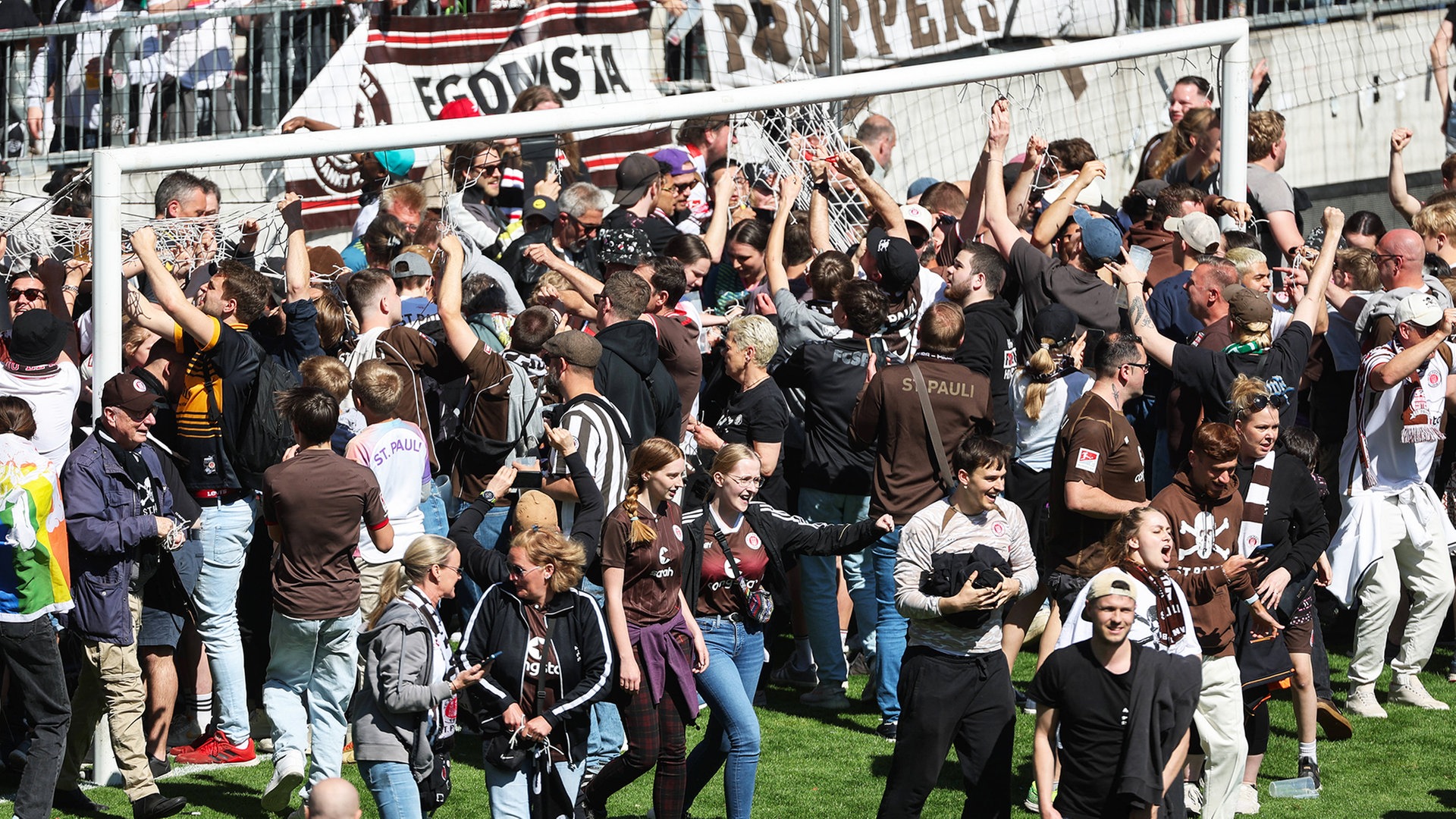 Aufstieg perfekt! St. Pauli ist zurück in der Bundesliga