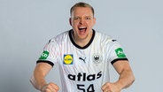 Handball-Nationalspieler Justus Fischer ballt jubelnd die Fäuste. © IMAGO / wolf-sportfoto 