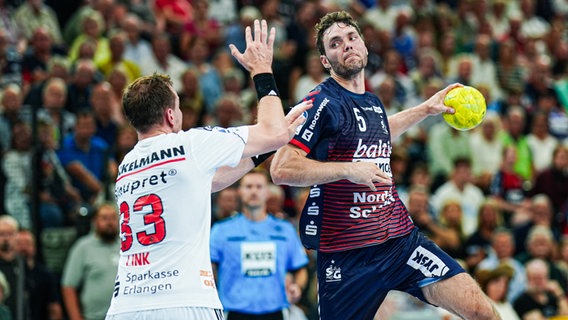 Niclas Kirkeloekke (SG Flensburg-Handewitt, 05) GER, SG Flensburg-Handewitt vs. HC Erlangen, Handball, Bundesliga, Spieltag 1, © imago images /Eibner 