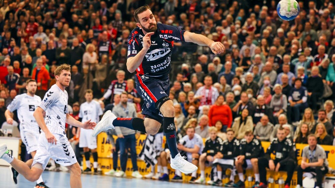 Handball: Flensburg Feiert Fulminanten Derbysieg Gegen Kiel | NDR.de ...