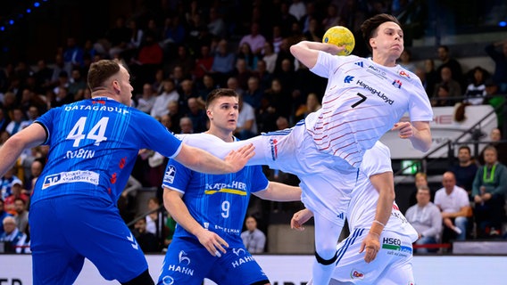 Handballer Leif Tissiert vom HSV Hamburg © IMAGO/Marco Wolf 