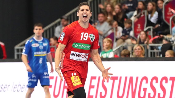 Jubel Marius Steinhauser vom Handball-Bundesligisten TSV Hannover-Burgdorf © IMAGO / Jan Huebner 