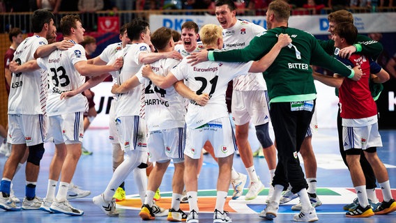 Jubel bei den Handballern des HSV Hamburg © IMAGO/Eibner-Pressefoto Foto: Claudius Rauch