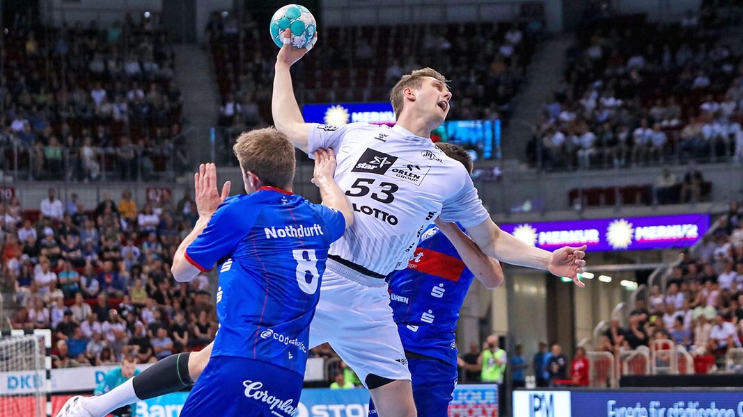 THW Kiel Dicht Vor Meisterschaft - Flensburg Unterliegt Hannover | NDR ...