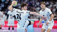 Kiels Lukas Zerbe wirft. © IMAGO / Eibner 