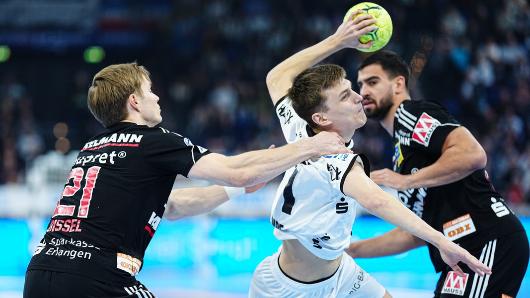 THW Kiel und HSV Hamburg mühen sich zu Heimsiegen