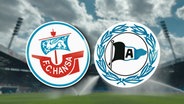 Die zwei Logos von den Fußballvereinen Hansa Rostock und Bielefeld © NDR 