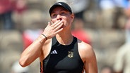 Angelique Kerber jubelt am Dienstag im Match gegen Leylah Fernandez. © picture alliance / HMB Media | Steffie Wunderl 