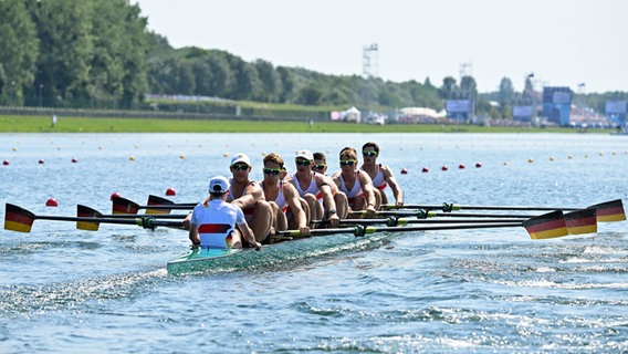 Der Deutschland-Achter auf der Olympia-Strecke von Paris © picture alliance / dpa 