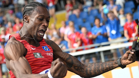 Leichtathletik: Deutsche Meisterschaft im Eintracht-Stadion, 100 m, Finale, Männer: Owen Ansah nach dem Lauf. © picture alliance Foto: Swen Pförtner