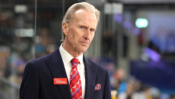 Eishockey-Trainer Tom Barrasso © IMAGO / Daniel Scharinger 