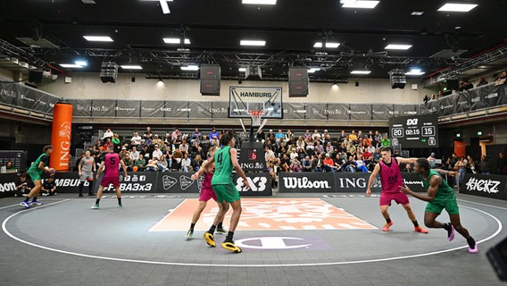 Spielszene aus dem FIBA 3×3 ING Challenger in Hamburg © Witters Foto: Leonie Horky