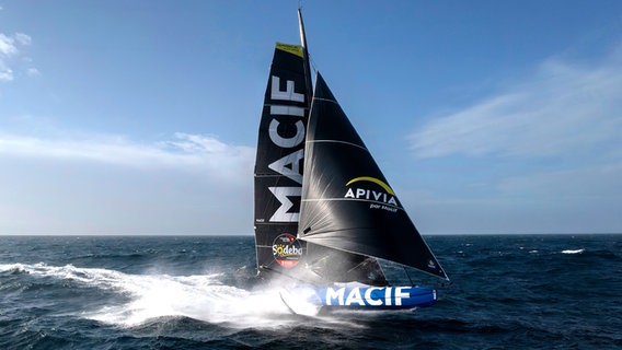 Die Macif von Charlie Dalin bei der Vendée Globe © Ronan Gladu / Disobey / Macif 