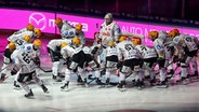 Das Eishockey-Team der Pinguins Bremerhaven © picture alliance / nordphoto GmbH | Engler 