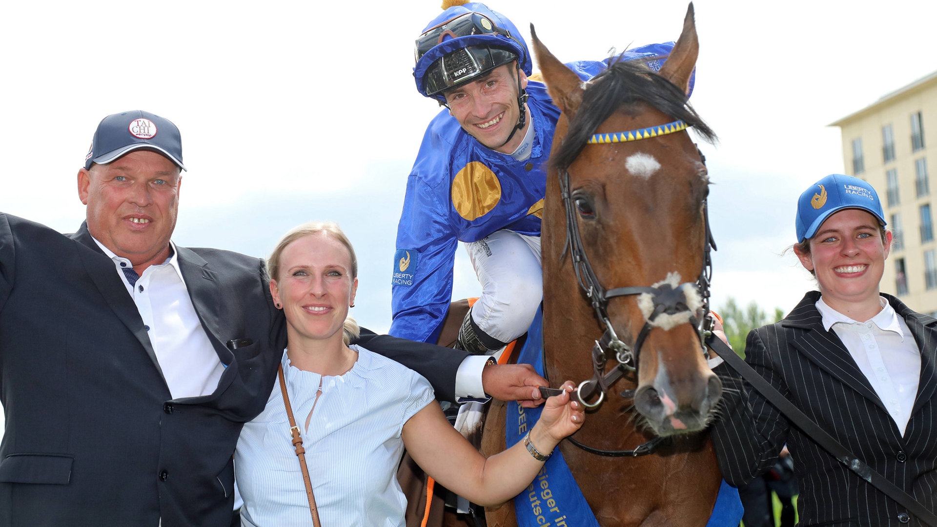 154. Deutsches Galopp-Derby: Fantastic Moon gewinnt Blaues Band