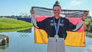 Golferin Esther Henseleit bei den Olympischen Spielen in Paris mit der Silbermedaille © picture alliance/dpa | Jan Woitas 