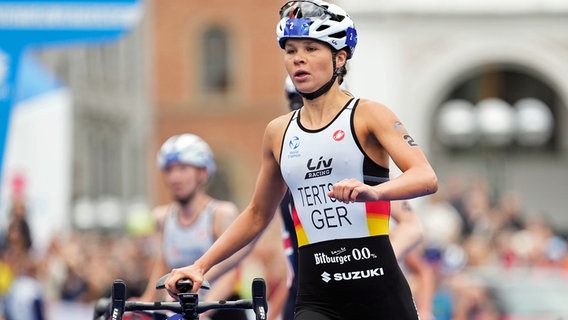 Lisa Tertsch beim Triathlon in Hamburg © Witters Foto: Frank Peters