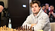 Der norwegische Schachspieler Magnus Carlsen im Einsatz für FC St. Pauli. © Witters/ValeriaWitters 