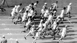 Start zum olympischen Marathonlauf in Los Angeles am 07.08.1932 © picture-alliance / dpa