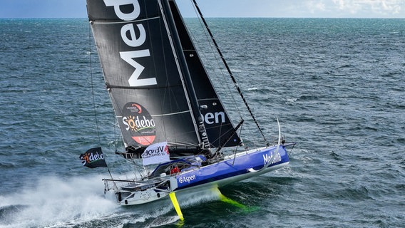 Die Imoca Yacht Medallia mit der Skipperin Pip Hare. © Vendée Globe Foto: James Tomlinson