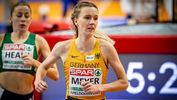 Lea Meyer läuft bei der Hallen-EM © IMAGO / Beautiful Sports 