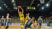 Baskets Oldenburg im Duell mit Alba Berlin in der Basketball-Bundesliga (BBL) © IMAGO/nordphoto Foto: Rojahn